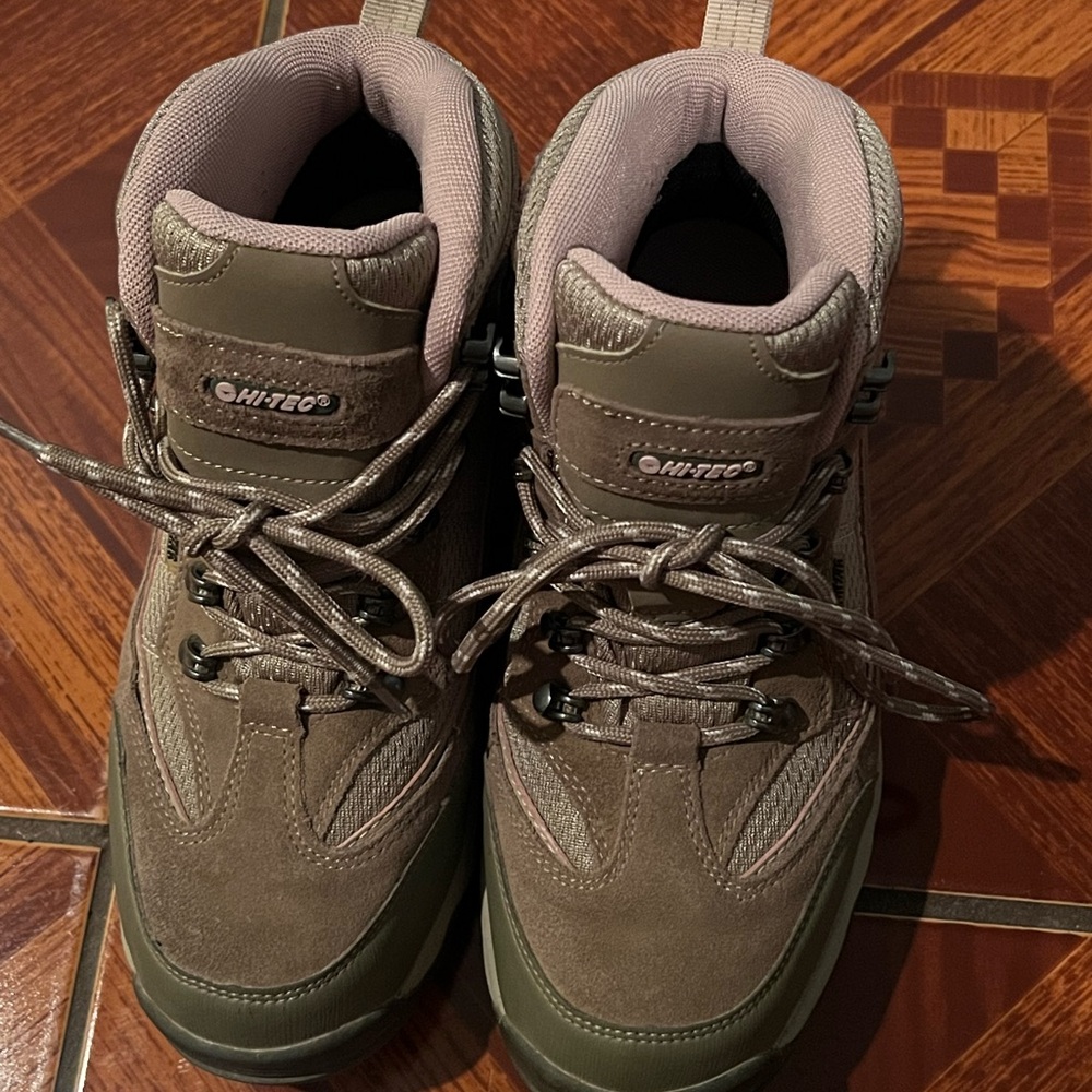 Really good condition hiking boots